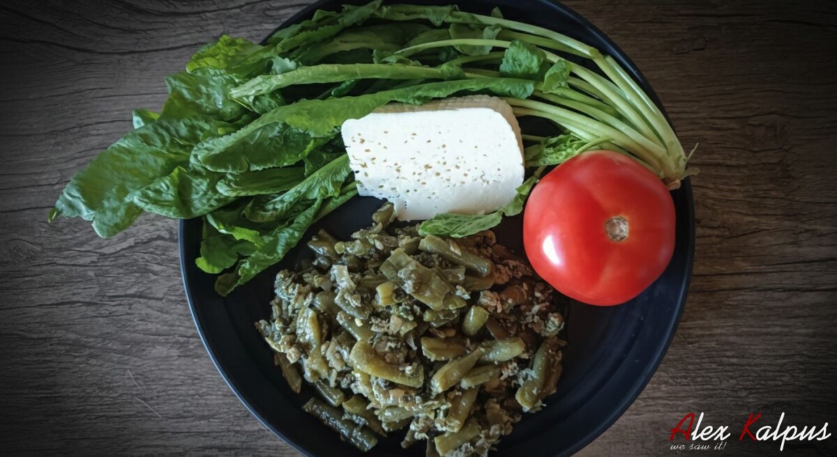 Мцване Лобио чашушули с имеретинским сыром, цицмати и помидором! Рецепт готовил в сельских условиях - но как положено!