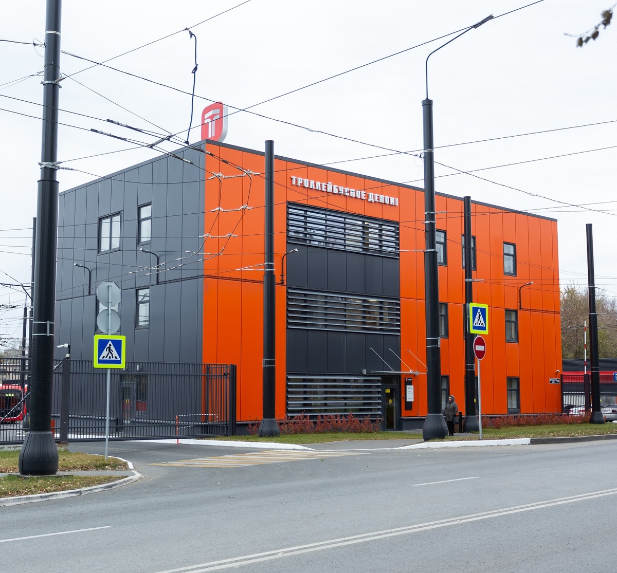 Предприятие, запущенное весной 2023 года, первое и единственное на Урале специализируется на сборке современных низкопольных троллейбусов «Синара». Компания производит передовой общественный электротранспорт для городов России. Продвигая комфорт и экологичность, она придерживается этих принципов во всем