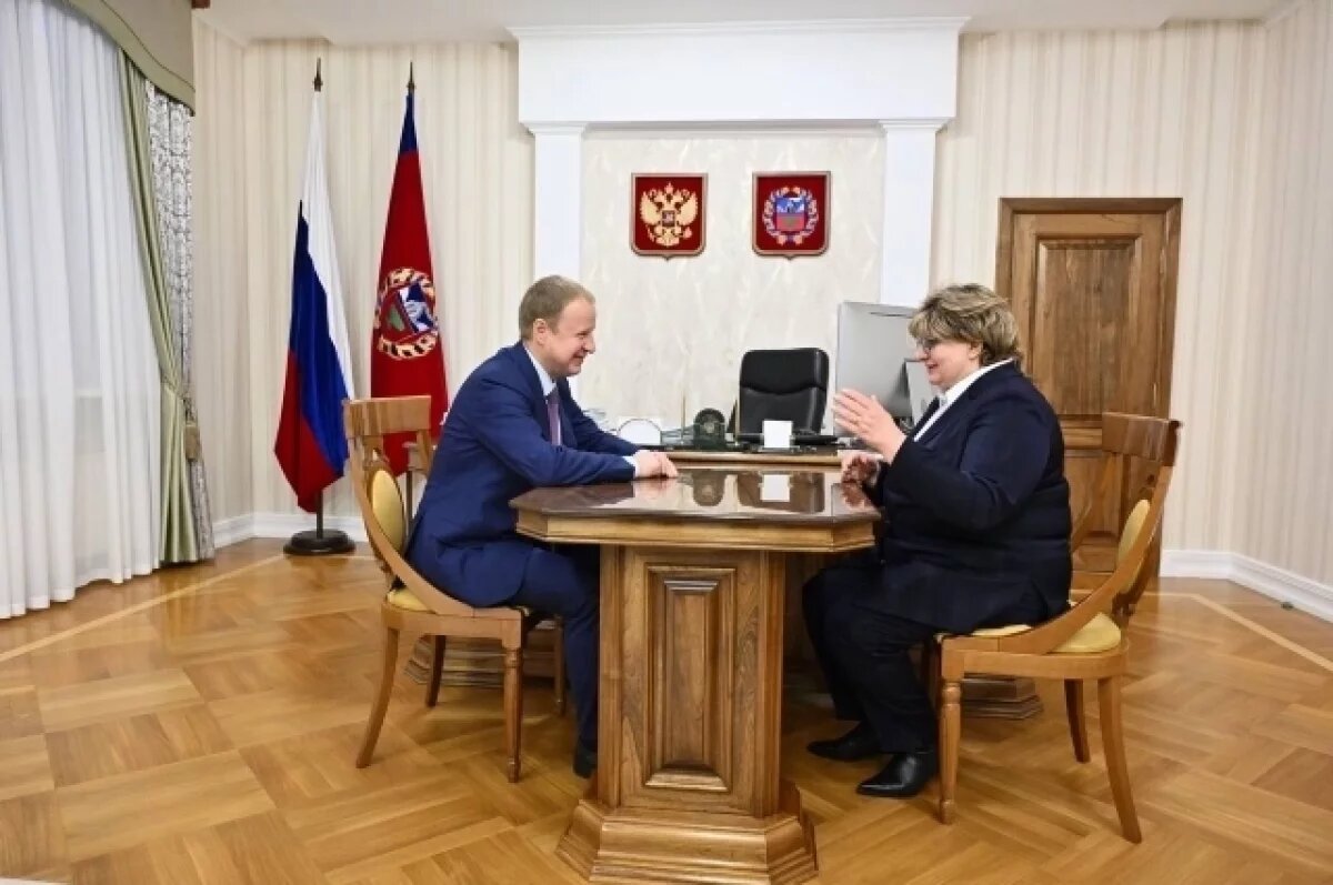    Виктор Томенко провёл встречу с Еленой Хрусталевой.