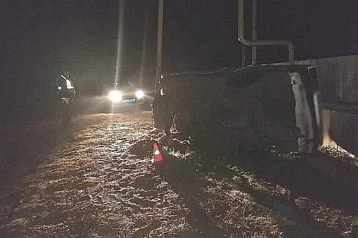   Пятеро в больнице: водителям двух авто помешали столбы под Волгоградом
