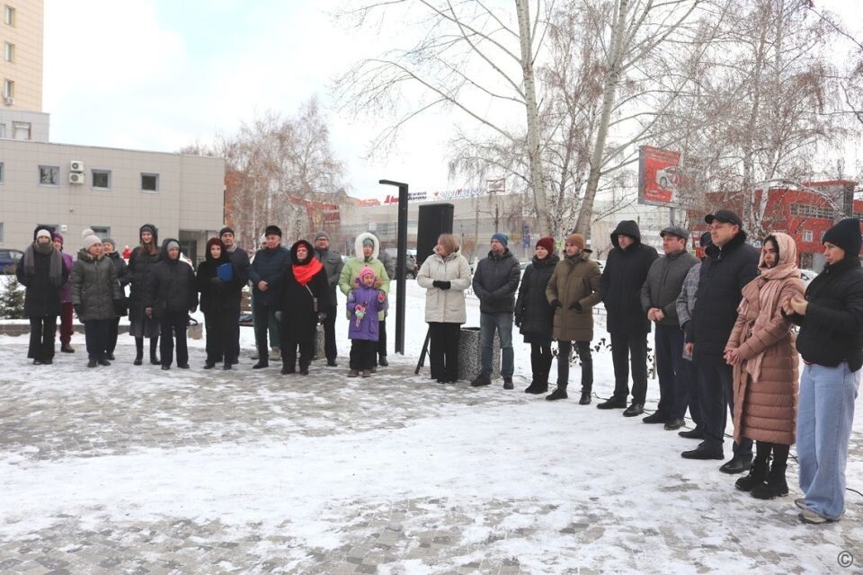    Открытие сквера по ул. Антона Петрова. Источник: barnaul.org