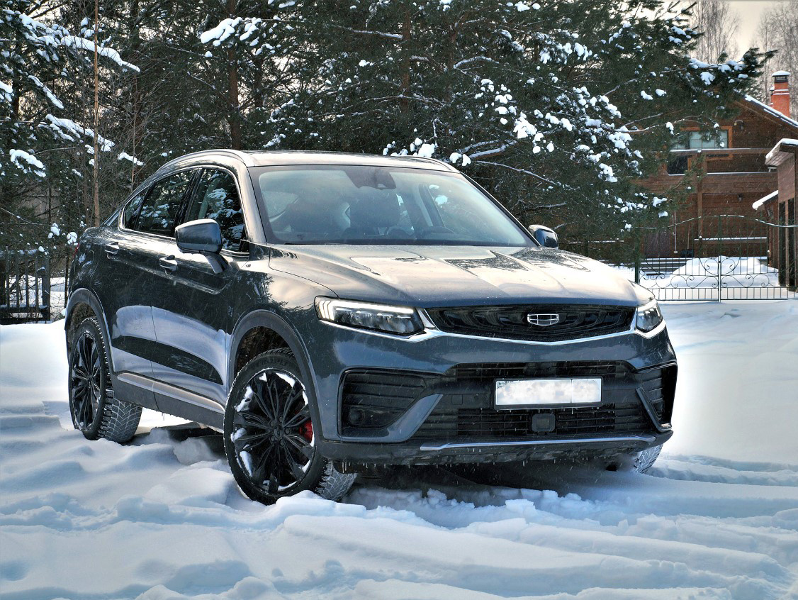 Системы ESP и ABS спасают на обледенелых дорогах: электроника подтормаживает колеса при заносе, не дает им заблокироваться. Климат-контроль настраивают на 20-22°C, периодически включают кондиционер против запотевания. Ручник на морозе лучше не использовать – может примерзнуть.
