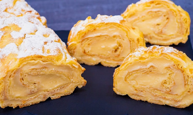 Домашние эклеры-рулет: быстрый десерт для уютного вечера