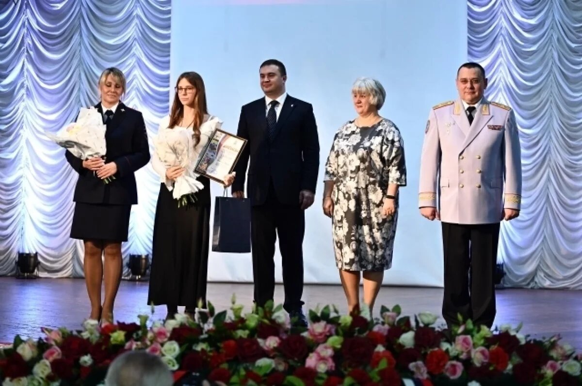    Юные омичи показали на рисунках, как служат их родители в полиции