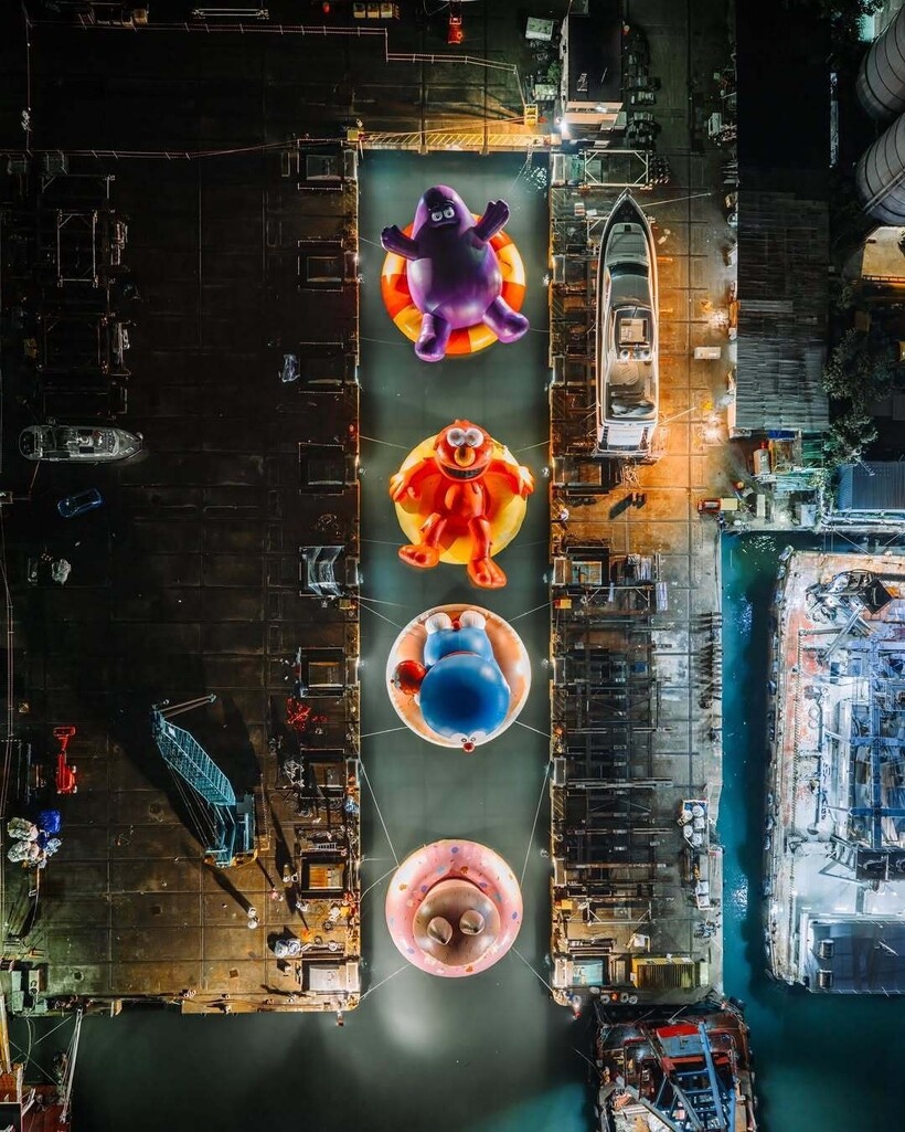    Гигантские Лабубу и поплавали в гавани Гонконга