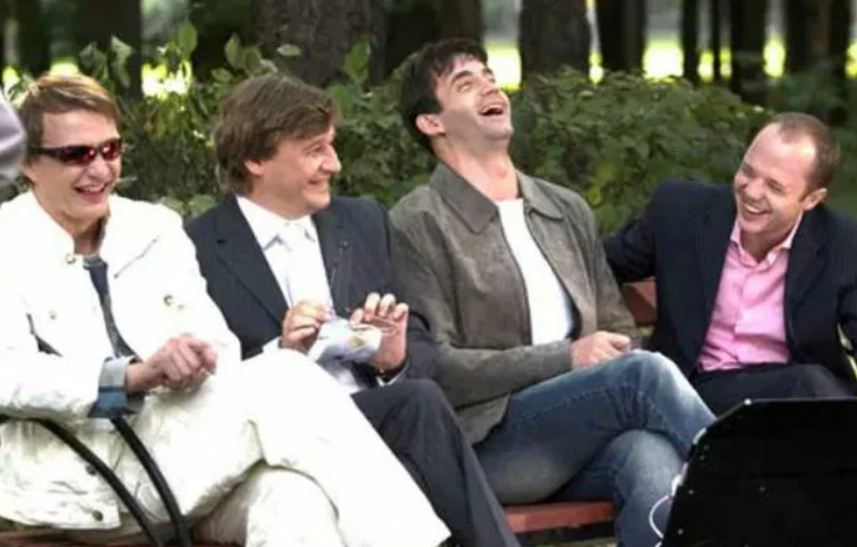 Сериал "Холостяки"