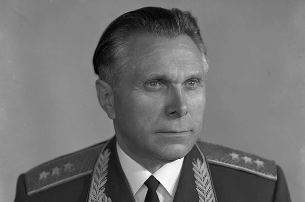    Именно при Щелокове статус 10 ноября изменился — из профессиональной даты День советской милиции перешел в число официальных государственных праздников