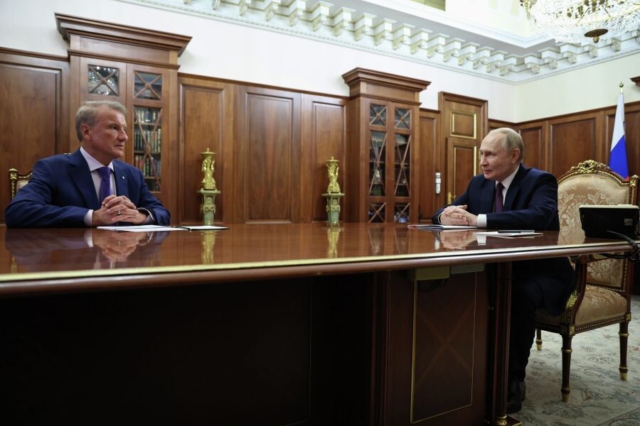    Президент РФ Владимир Путин и председатель правления Сбербанка Герман Греф / Источник: © Гавриил Григоров/РИА Новости