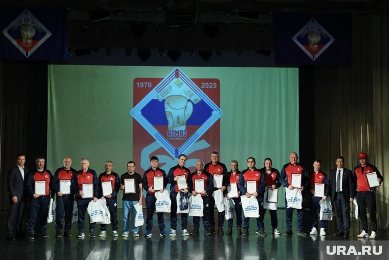    Каждый из тренеров получил ценные подарки и денежную премию