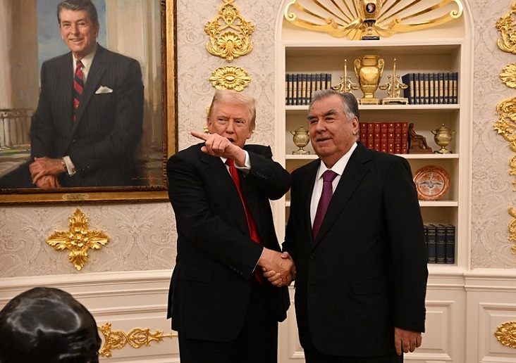 Дональд Трамп и Эмомали Рахмон. Фото пресс-службы президента Таджикистана