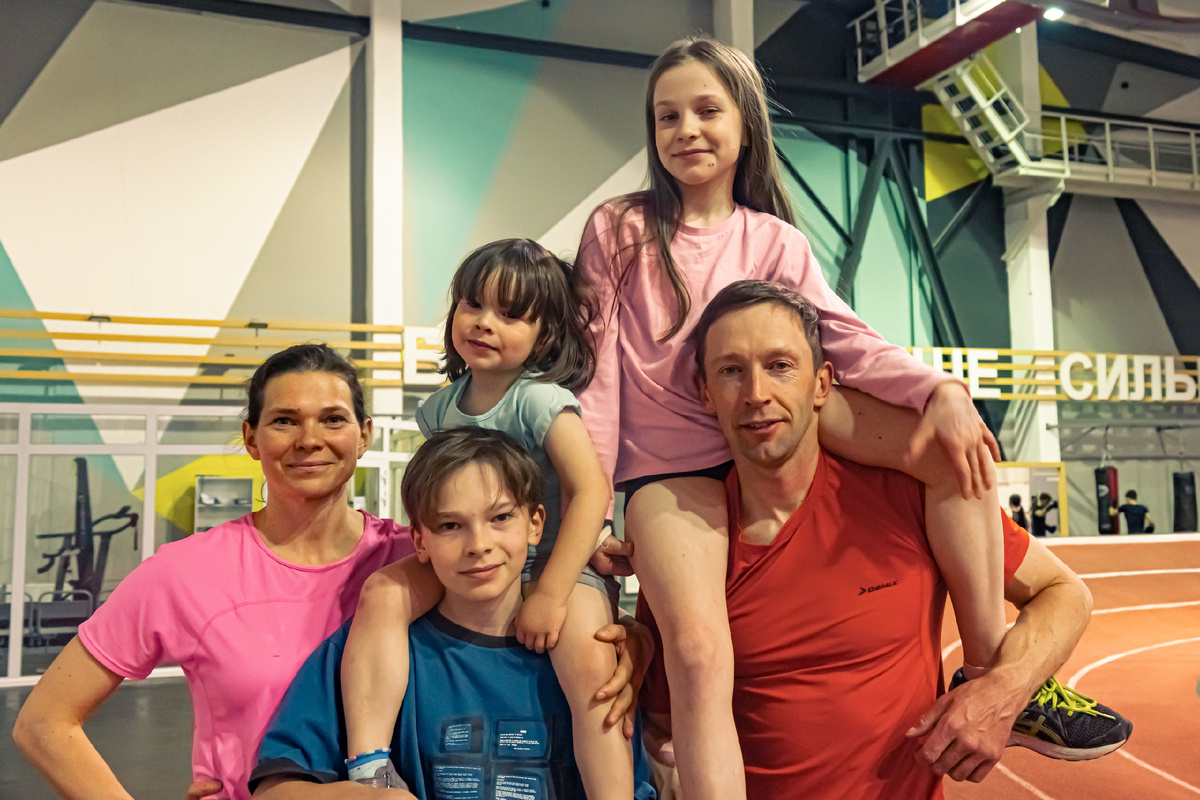 Семья Кожуховых. Фото: Надежда Тютикова, «Хорошие новости Челябинской области» / hornews.com