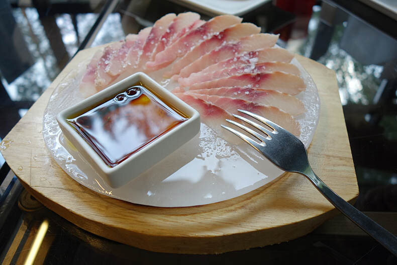 Таймень на льду (подача 2015 года, когда привозили друзей из Франции сюда в ресторан)