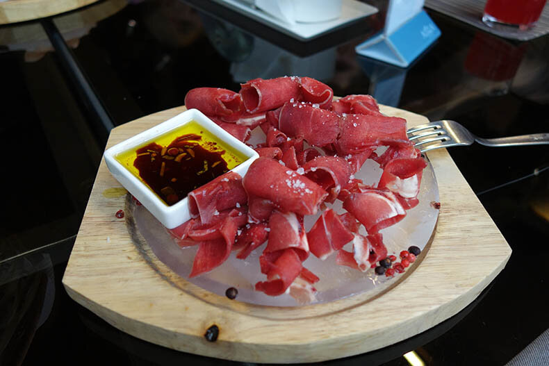 Марал на льду