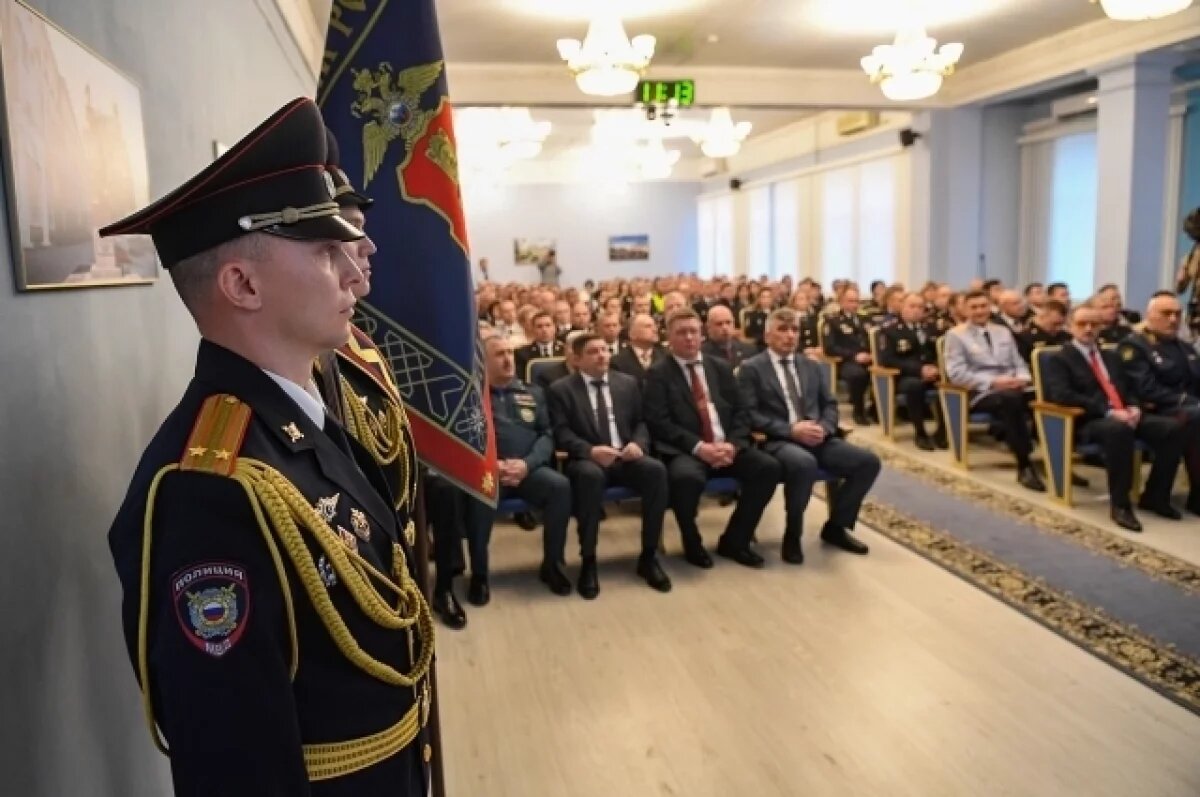    В Твери наградили полицейских в День сотрудника органов внутренних дел