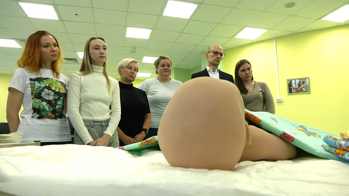    Сургутян научили принимать экстренные роды