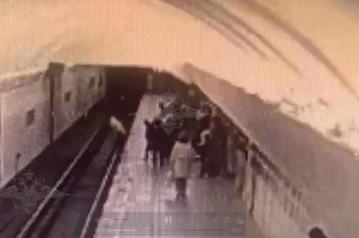    «Она смеялась».