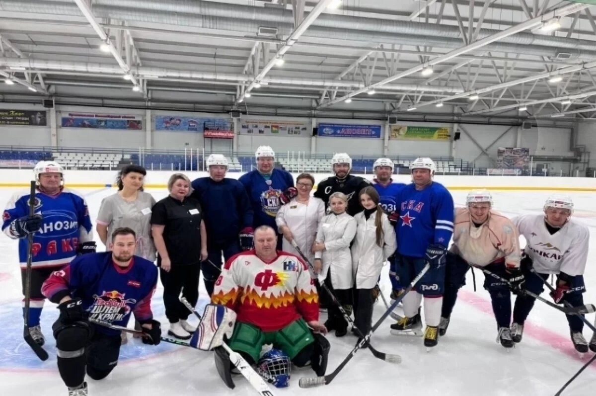    Минздрав НСО проверил здоровье игроков ХК «Факел»