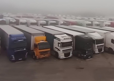    Белоруссия может конфисковать тысячи литовских грузовиков из-за блокирования границы Литвой