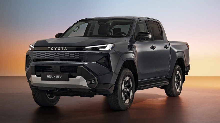    На фото: новый Toyota Hilux BEV Hero (версия для европейского рынка)