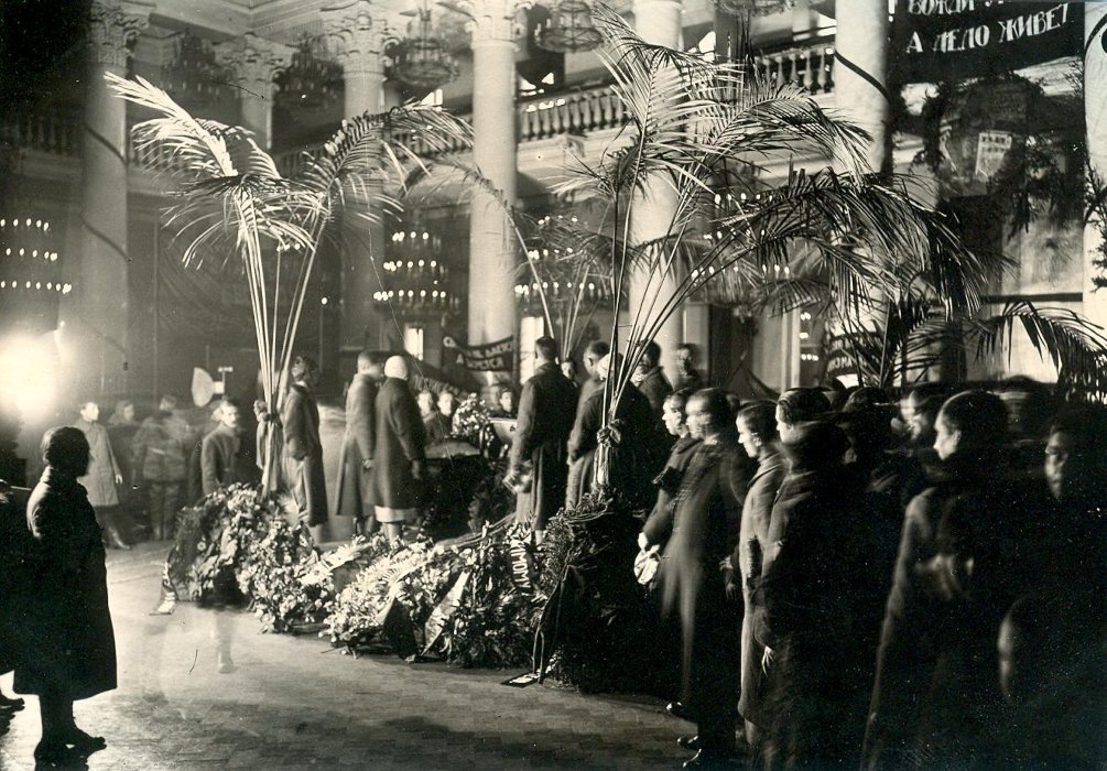 Фотография. Прощание с В.И. Лениным в Колонном зале Дома Союзов. 23-27 января 1924 г.