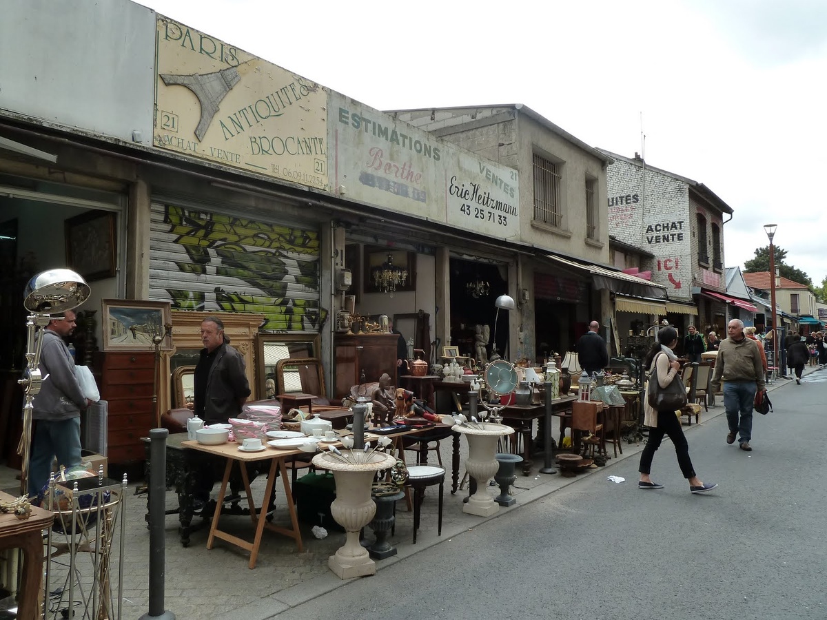 Блошиный рынок в Париже, (источник: ediscover.ru)