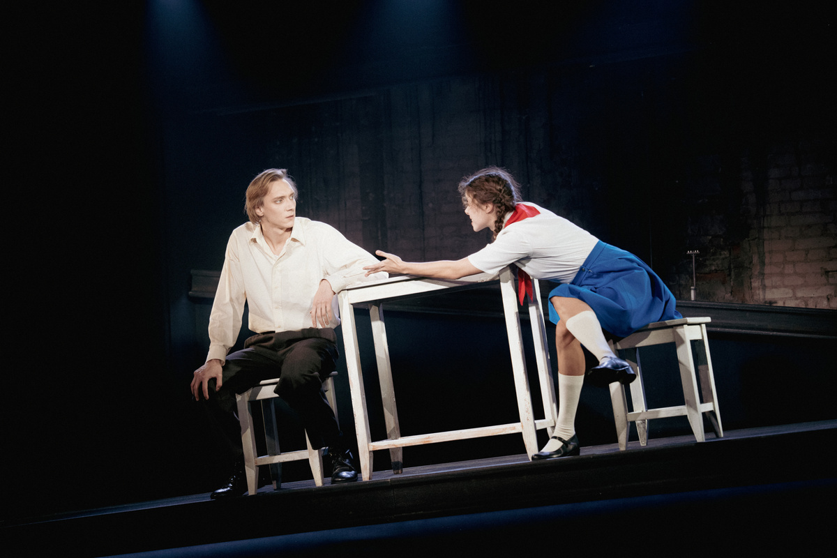 Сцена из спектакля. Сергей - Егор Разливанов, Таня - Анна Ляхова. Фотография предоставлена пресс-службой театра. Фотограф Яна Овчинникова