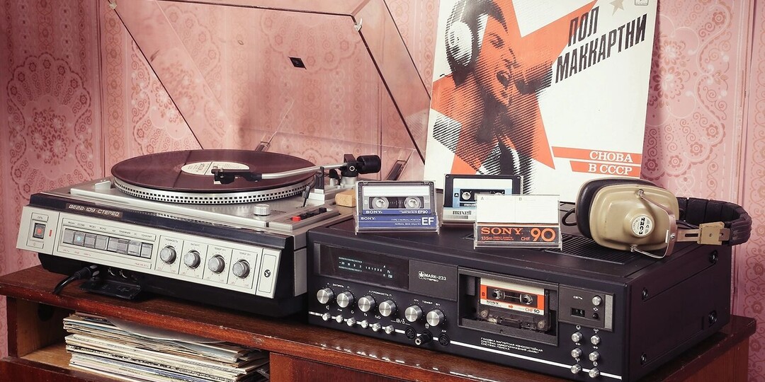 Золото советской пластмассы: какие вещи из СССР сейчас скупают барахольщики за безумные деньги