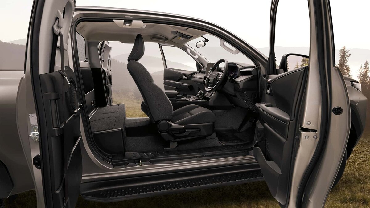 А в Таиланде даже появится модель Smart Cab (Access Cab) с укороченными задними распашными дверями.