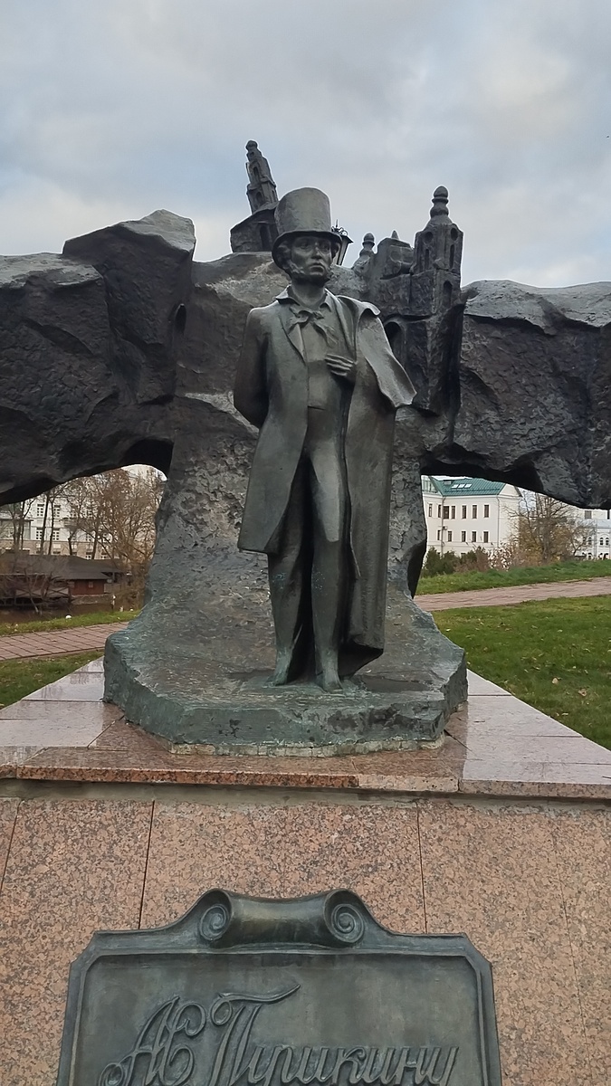 Жаль что Пушкин не сделал такую же капсулу времени...