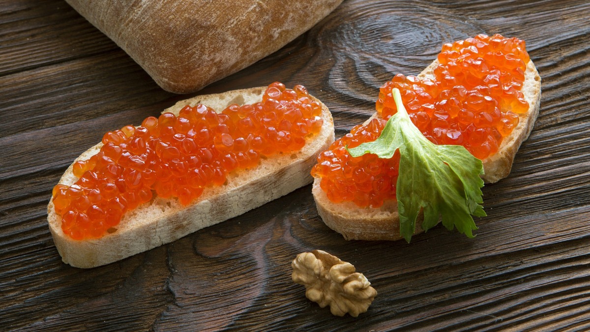    Жирная и легко лопается: как выбрать красную икру на Новый год
