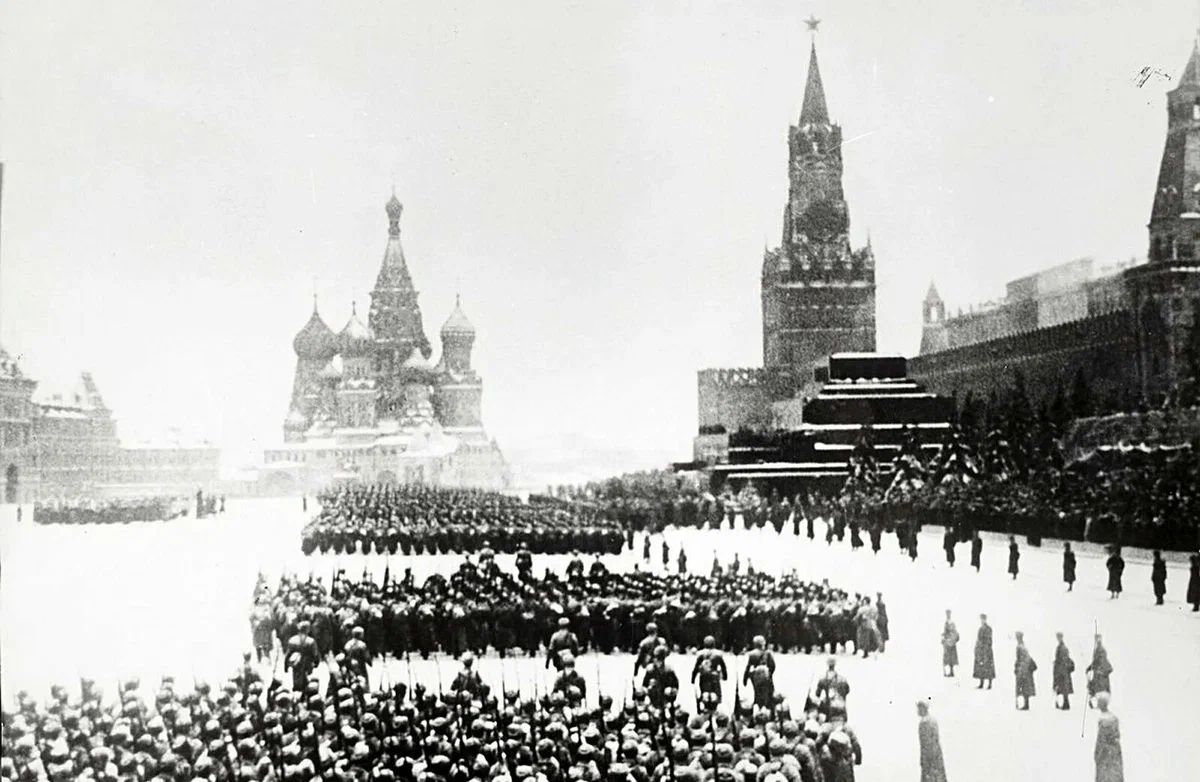 А тогда уже выпал снег.