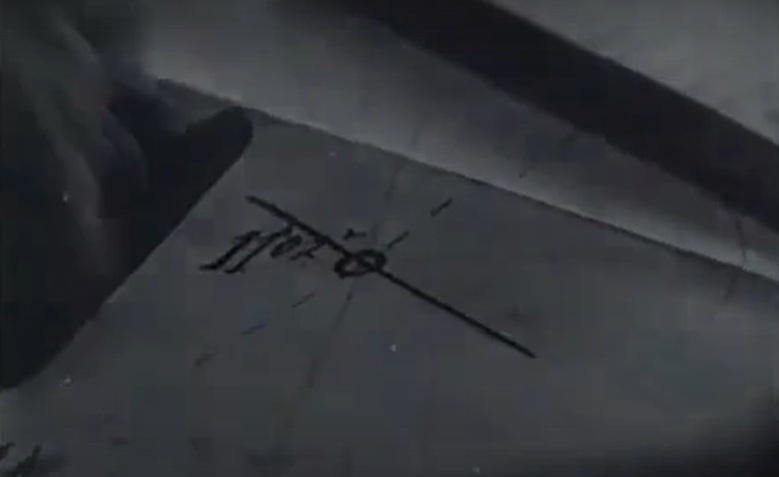 Кадр из документального фильма "На Северном полюсе", снятом во время экспедиции. Время над полюсом 11-02