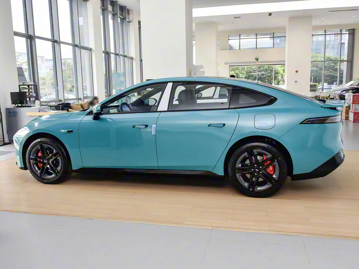 Dongfeng Yipai eπ007+ в салоне китайского дилера