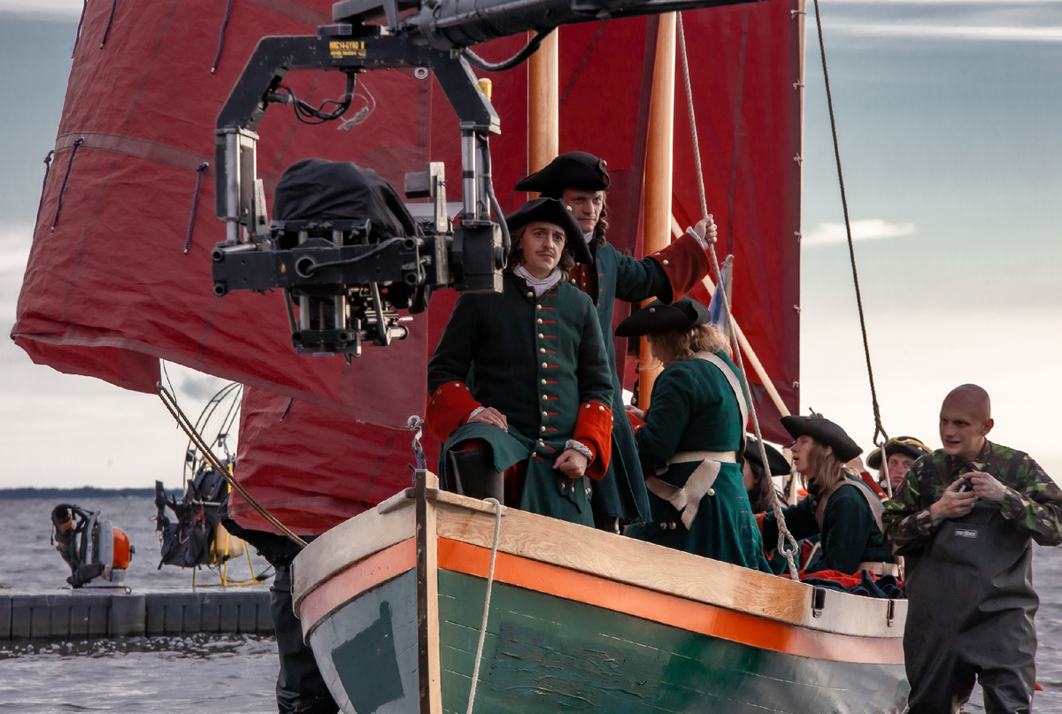 Евгений Ткачук в образе Александра Меншикова и Константин Плотников в образе Петра I на съемочной площадке «Государя»