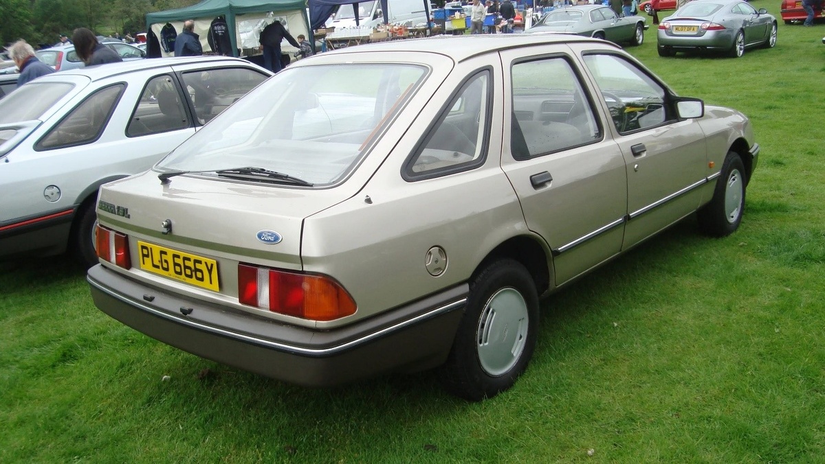 Ford Sierra сзади. Источник фото: commons.wikimedia.org