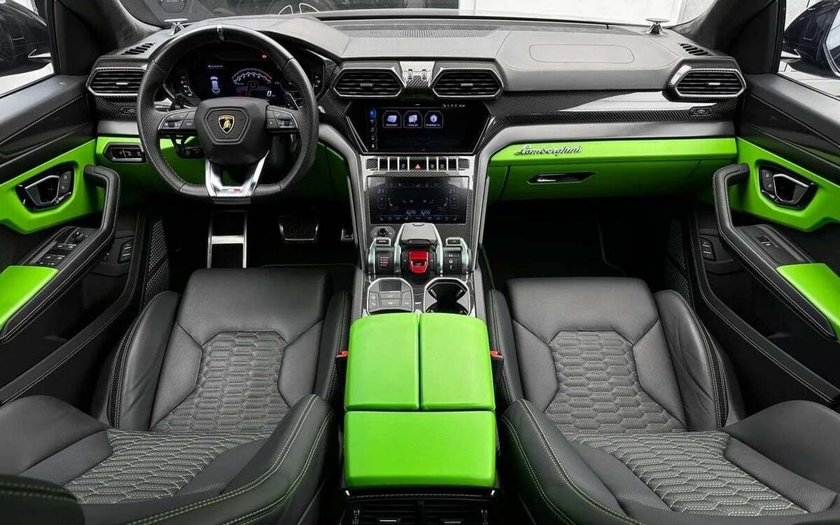    Россияне заплатят 5 млрд рублей налога на люксовые автомобили за 2024 год Фото с сайта auto.ru