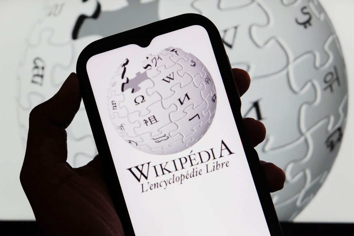     Один человек написал треть «Википедии» — и не получил за это ни копейки: история Стивена Прюитта