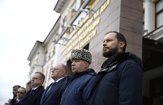 В Твери поздравили и наградили полицейских. Фото: Эдуард Бредихин