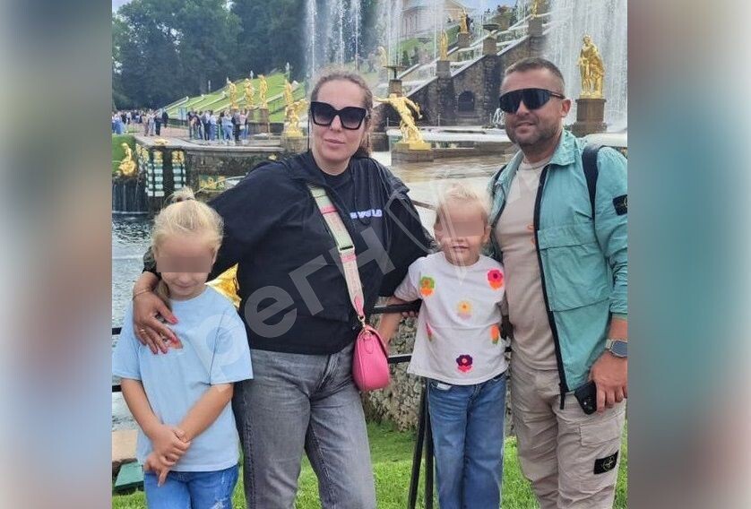 Виктория и Константин с детьми Олей и Аней / Источник: Социальные сети