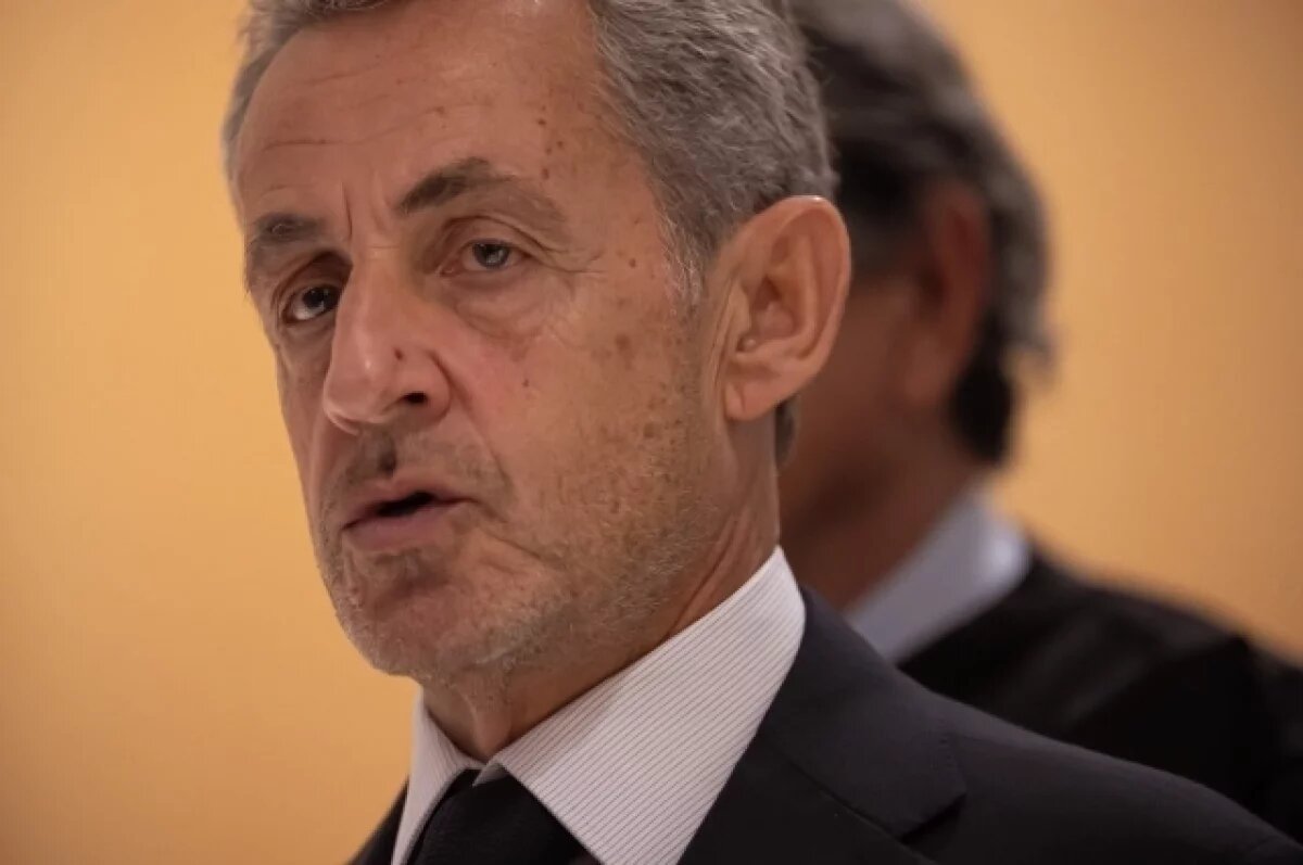    Вышедший на свободу экс-президент Франции Саркози вернулся домой