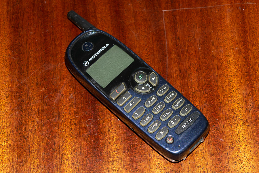 Motorola m3788, 1999 год выпуска