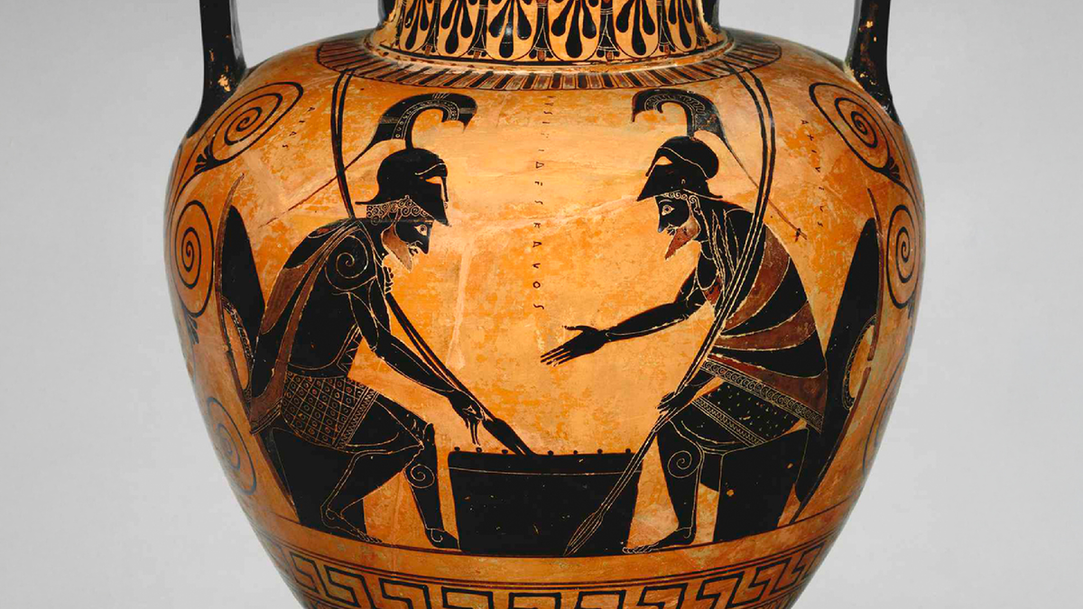 На амфоре в Музеях Ватикана мы видим играющих героев Ахилла и Айакса.