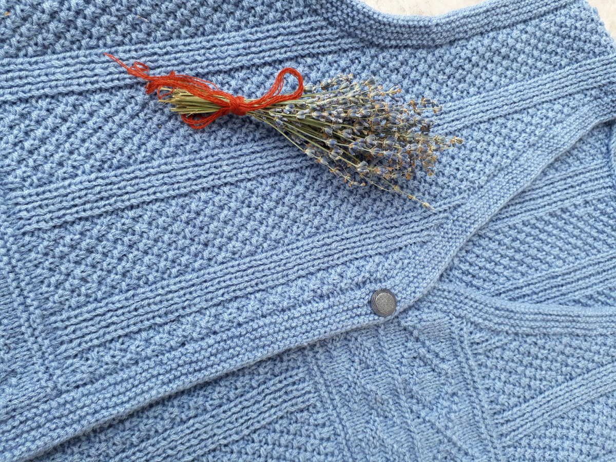 Жилет спицами. Работа автора. Фото автора.