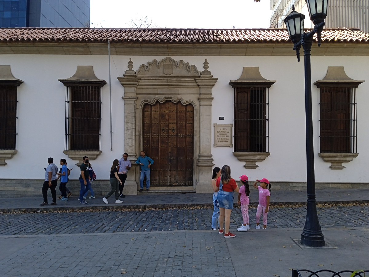 Дом-музей Боливара с улицы. Фото автора