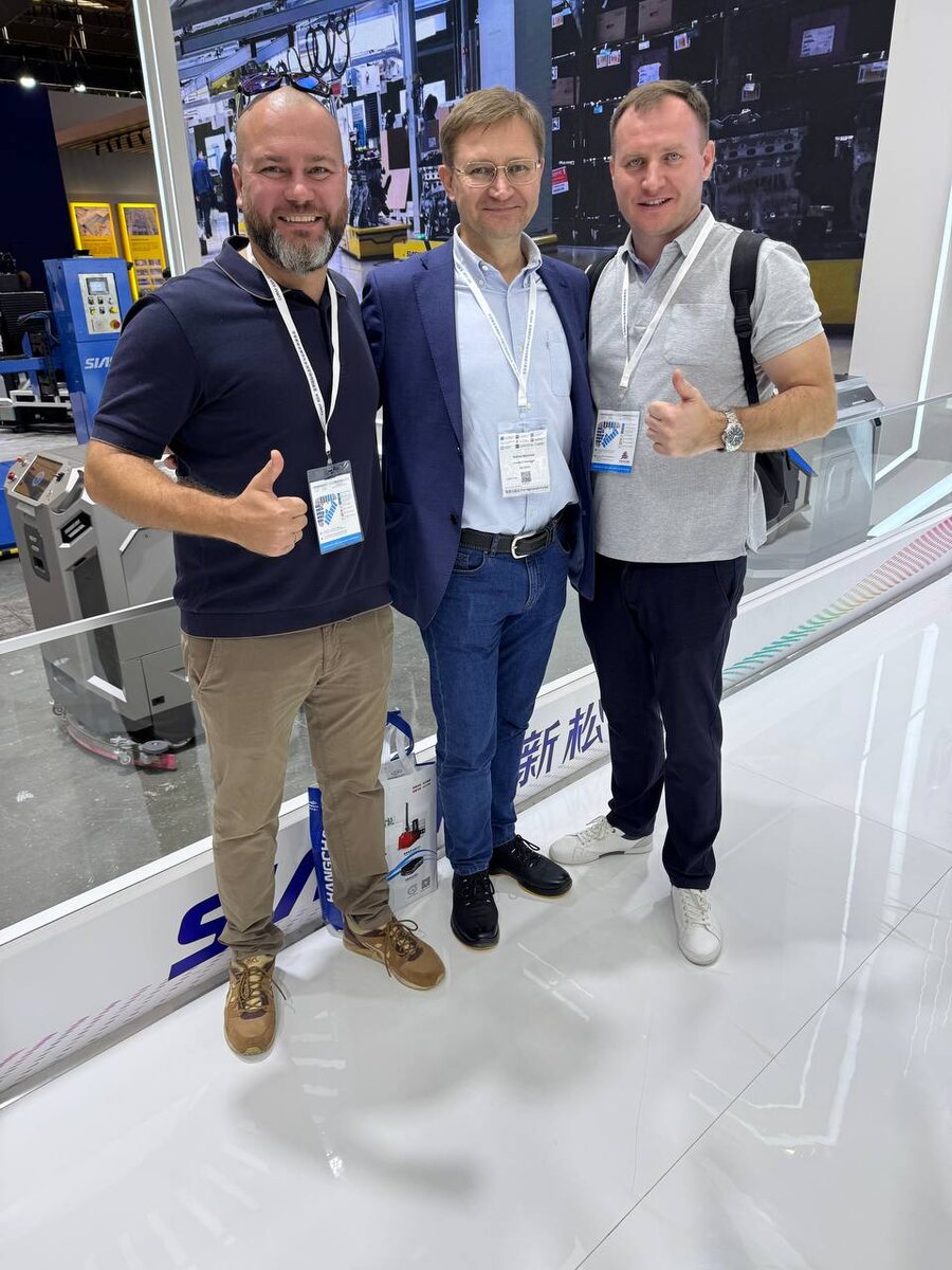 На стенде компании OCTRON