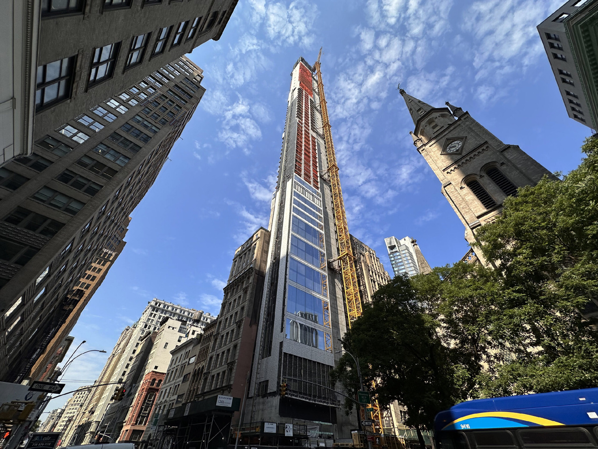 Строящийся небоскрёб 262 по Пятой авеню. Фото: Michael Young / YIMBY