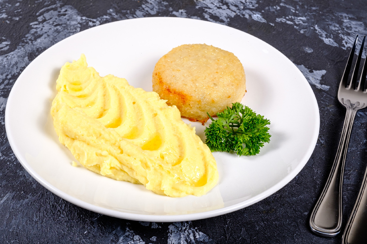 Картофельное пюре с котлетой