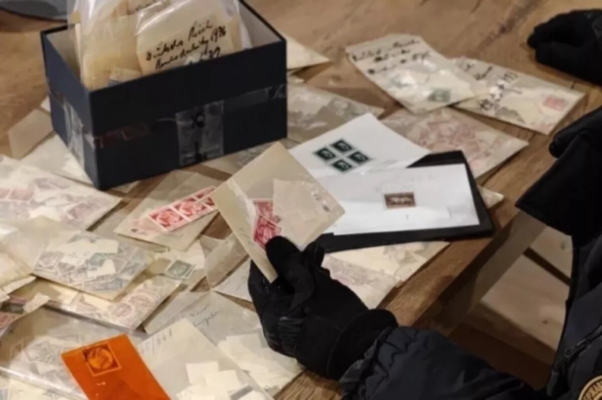    На Украину попытались ввезти 14 тысяч почтовых марок с Гитлером и нацистами