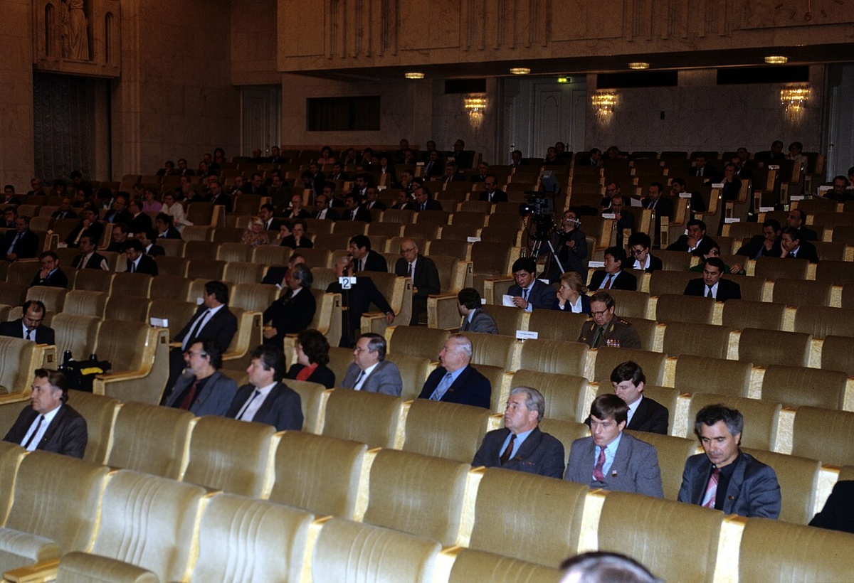 Последняя сессия Совета Республик Верховного Совета СССР, на которой депутаты проголосовали за прекращение существования Советского Союза. Декабрь 1991