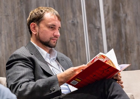    Вятрович сдал депутатов: В Раде все говорят на русском языке!